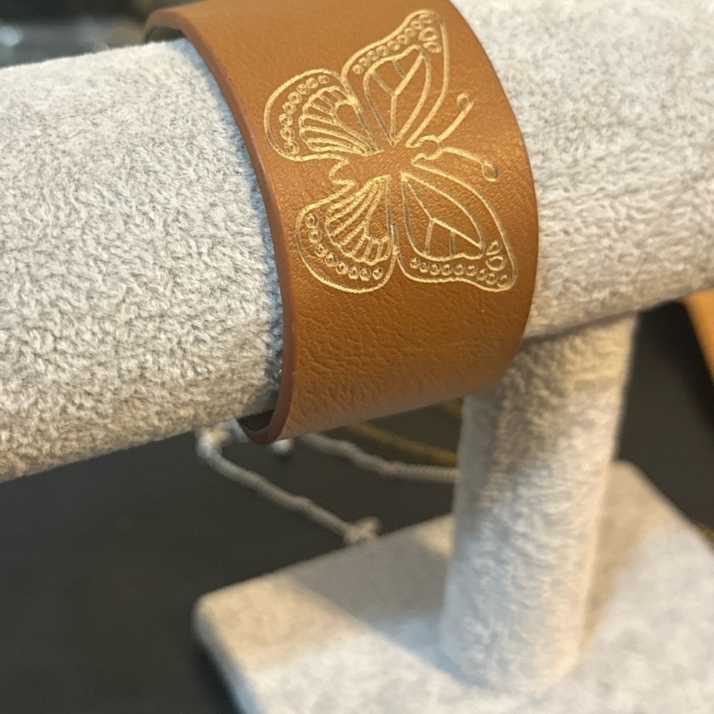 Flirty Flutter Brown Bracelet - Picture 3 of 3